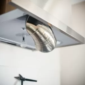 Montaż rury do okapu